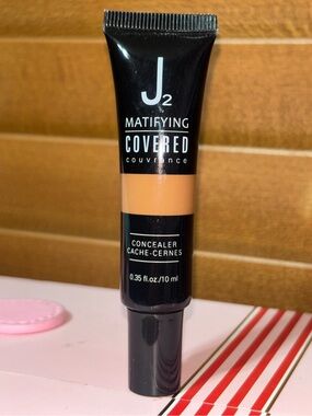 J2 Mattifying Covered concealer